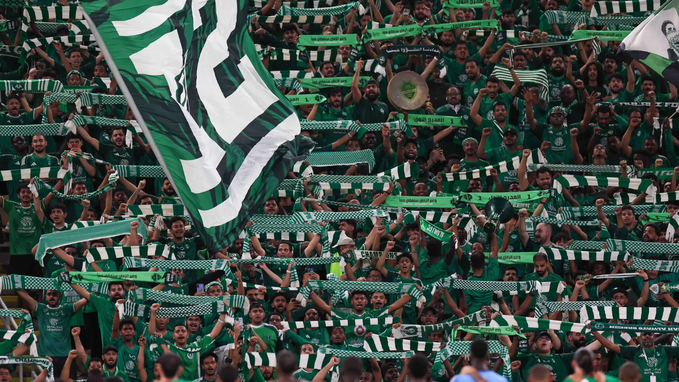تيفو جماهير الأهلي ضد الهلال في الدوري السعودي يشعل الشارع الرياضي
