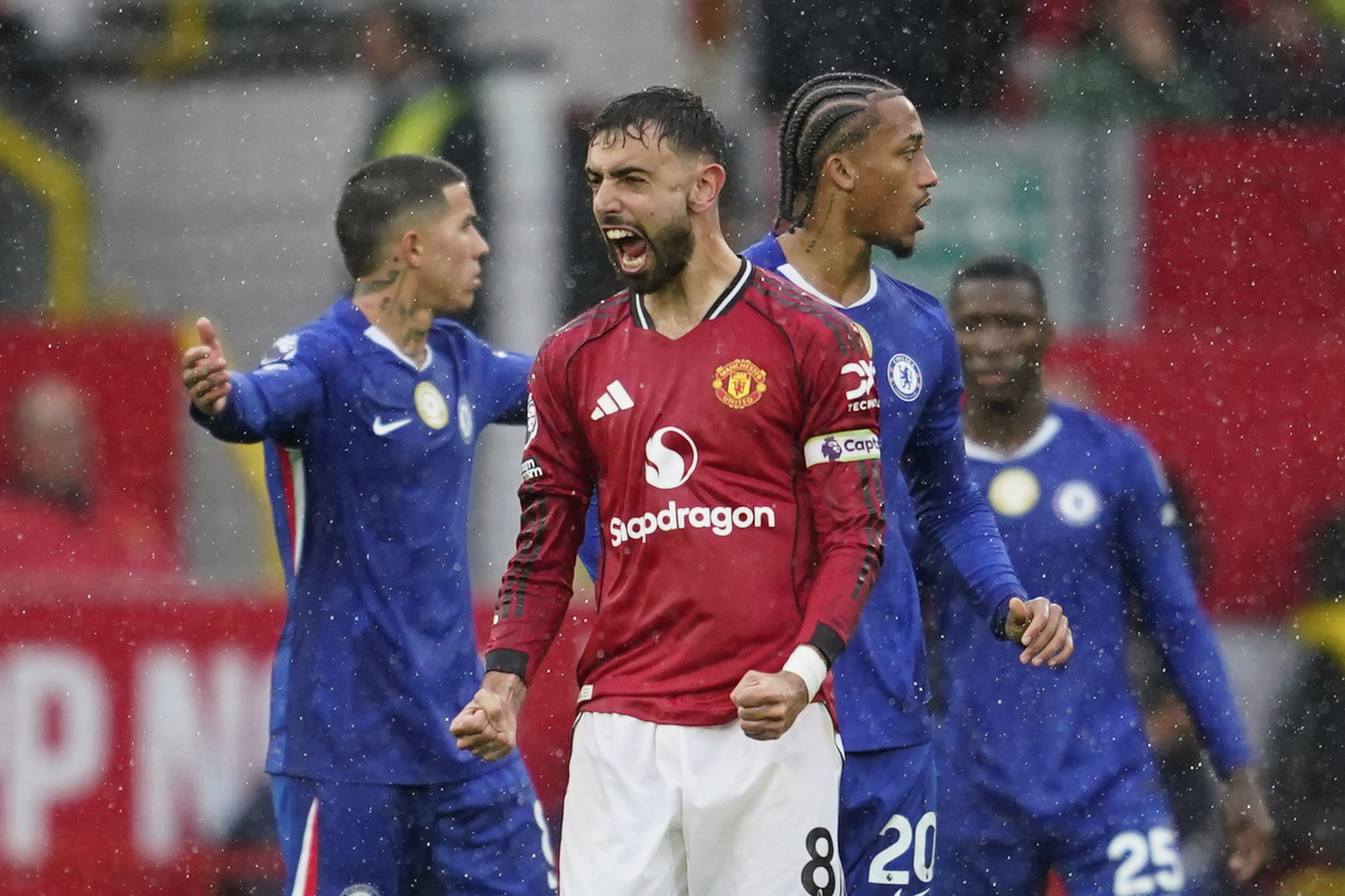 عاجل مانشستر يونايتد يتجاوز تشيلسي في مباراة مثيرة بالدوري الإنجليزي