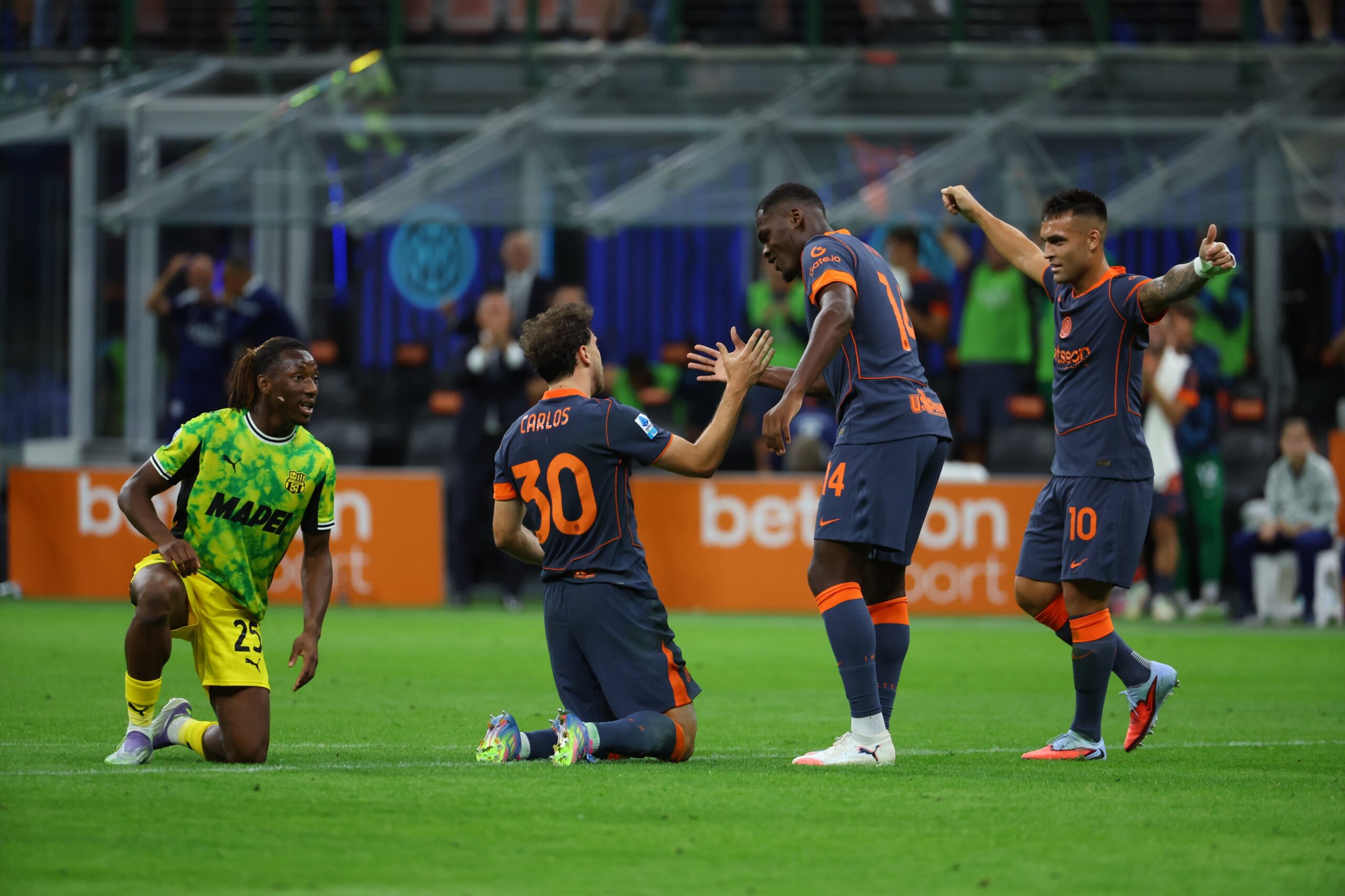 إنتر ميلان ينجو من فخ ساسولو في الدوري الإيطالي