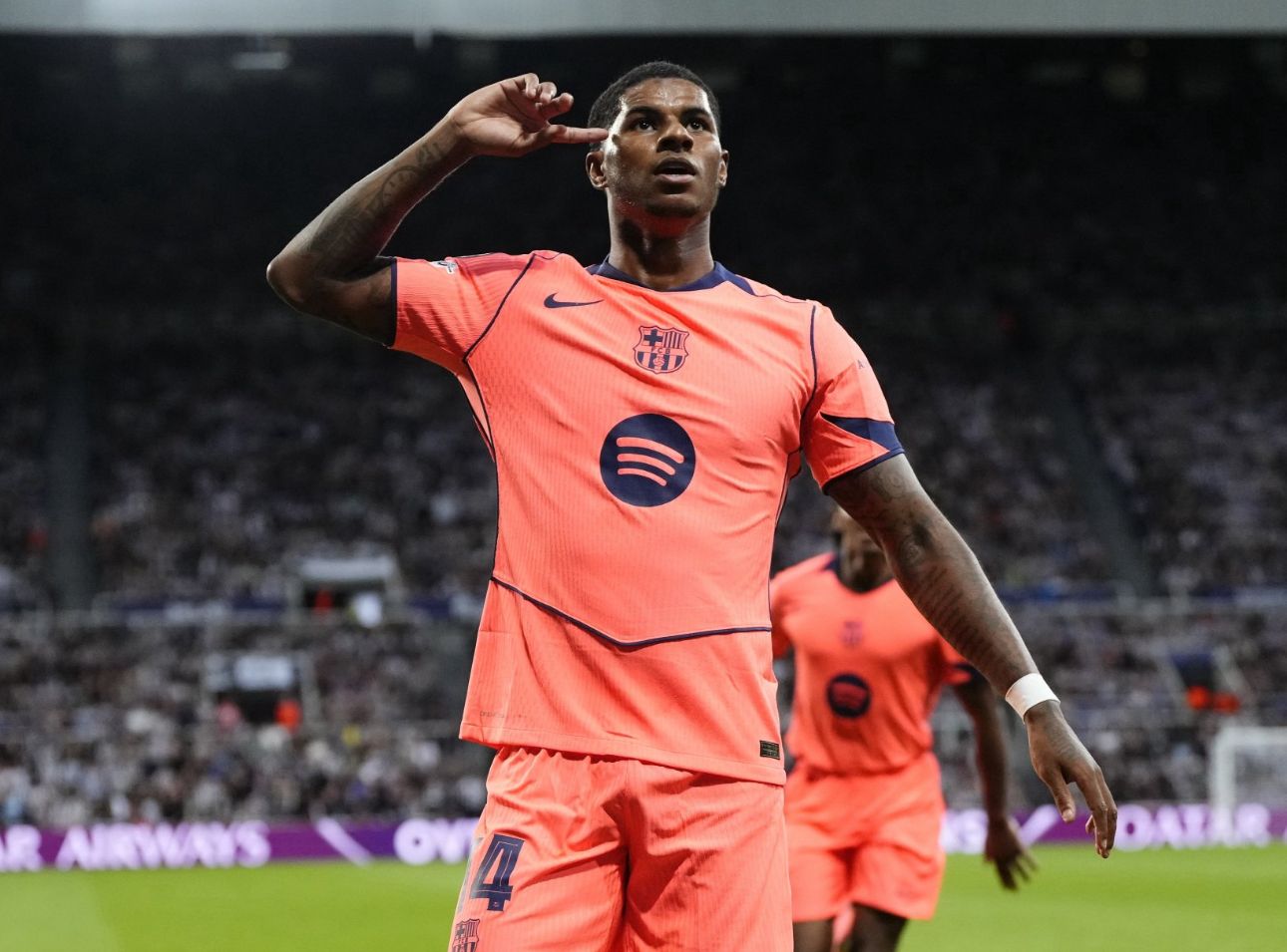 راشفورد يلمّح للبقاء في برشلونة بعد تألقه أمام نيوكاسل